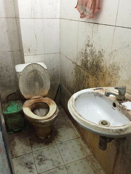 Bức ảnh gây tranh cãi nhất về nhà sạch nhà bẩn: Đây là nhà vệ sinh bỏ hoang hay vẫn còn dùng?